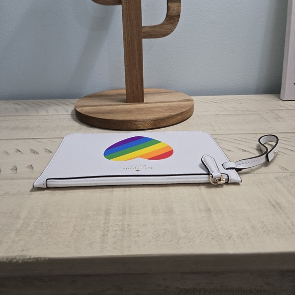 Kate Spade New York White Pebble Leather Rainbow Skinny Wristlet/Clutch NWOT - Picture 7 of 9